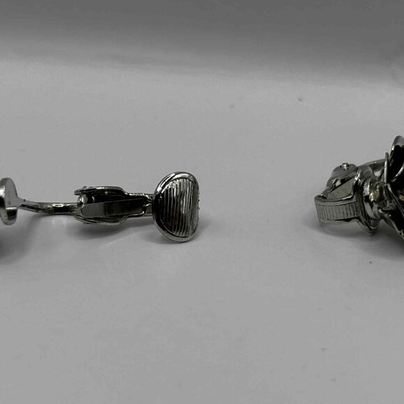 Vintage Clip-on Earrings - Silver Rose with faux pearl - Picture 4 of 4